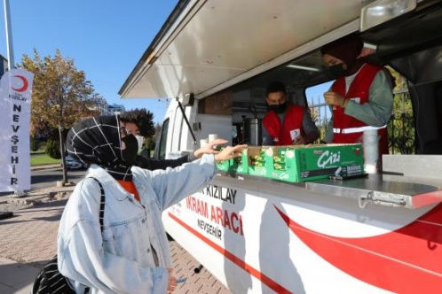 Her gün 2 bin öğrenci iftarda bir araya geliyor