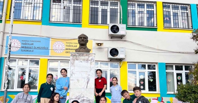 Manisalı öğretmen 7 ülkeye Mustafa Kemal Atatürk’ü tanıttı