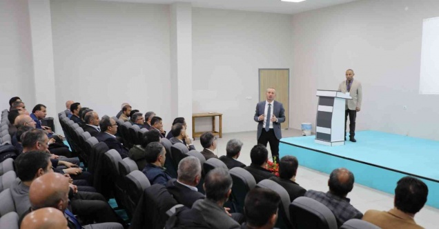 Ağrı’da okul ve kurum yöneticilerine yönelik mesleki gelişim seminerleri başladı