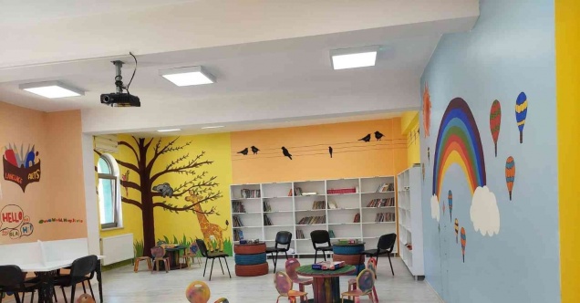 Çanakkale’de atıl malzemelerle geri dönüşüm kütüphanesi kuruldu