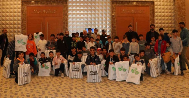 Hilton Hotel’inden sokakta çalışan çocuklara iftar