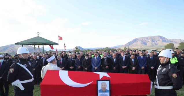 Kalp krizi sonucu hayatını kaybeden polis memuru toprağa verildi