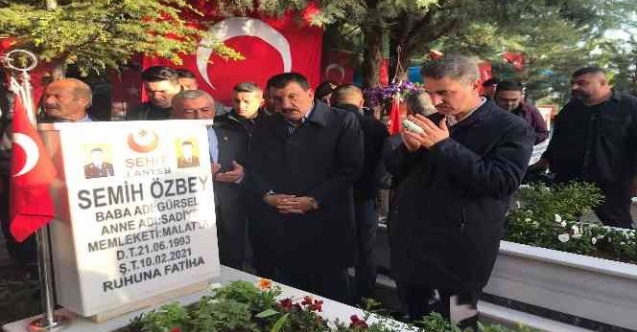 Şehitlikte hüzünlü bayramlaşma