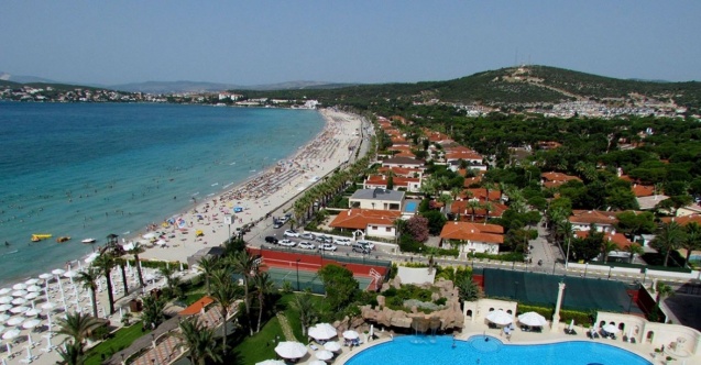 Çeşme, bayrama dolu girdi