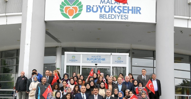 41 öğrenciye kamp için Çanakkale’ye uğurladı