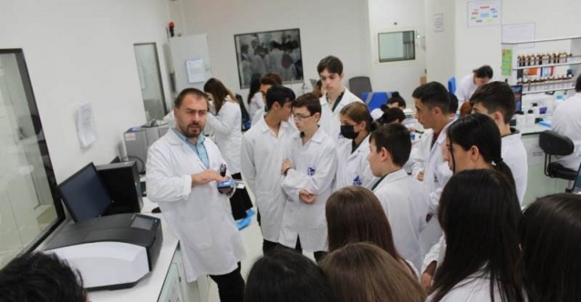 Öğrenciler işletmeleri yerinde inceliyor