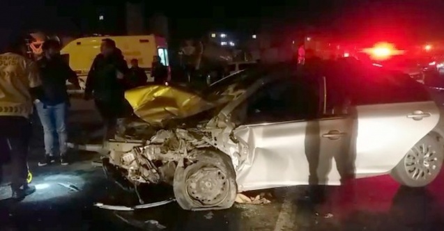 Hakkari’de trafik kazası: Biri polis 2 kişi hayatını kaybetti