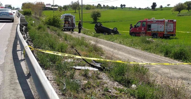 Otomobiliyle tarlaya uçan kadın sürücü hayatı kaybetti