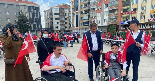 Bir günlüğüne asker olacak özel bireylere ‘asker eğlencesi’ yapıldı