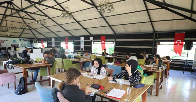 Sınava bir ay kala arı gibi çalışıyorlar