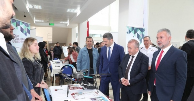 Üniversitede kariyer fuarı