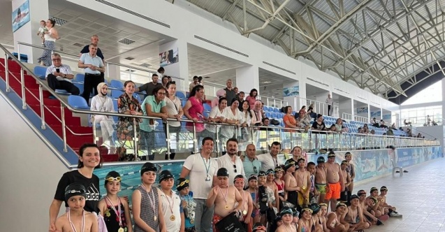 Kış Okulu 90 öğrenciye yüzme öğretti