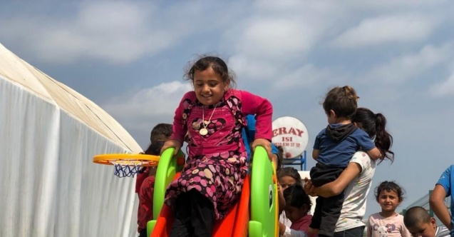 Hayırsever Okur’dan çadırlara oyuncak