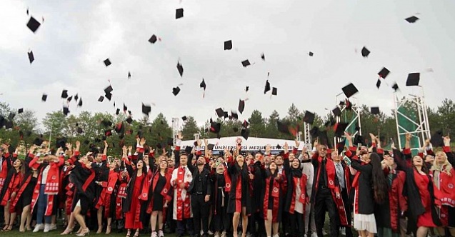 5 bin 756 üniversiteli mezuniyet sevinci yaşadı