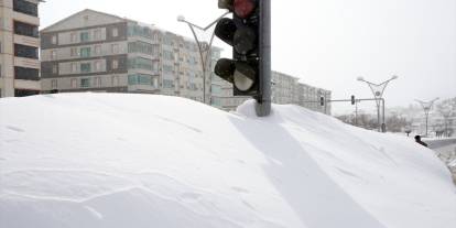 Grönland veya Rusya Değil, Burası Bitlis! Kar Kalınlığı 4 Metreye Ulaştı