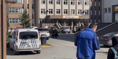 Son Dakika! Öğrencisi Tarafından Bıçaklanan Öğretmenlerden Biri Hayatını Kaybetti