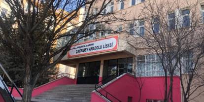 Görevden Alınan Öğretmen Okulu Bastı; Bir Personeli Yaraladı, Müdürü Kovaladı