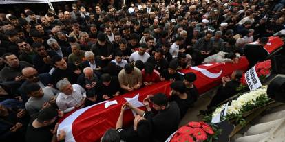 Okul Saldırısında Hayatını Kaybeden 9 Öğrenci Toprağa Verildi