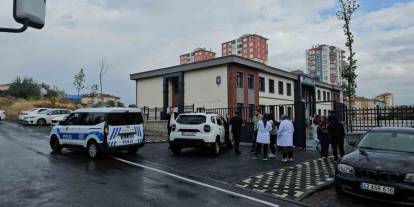 Okula Oyuncak Silah Doğrultan Şahıs Zihinsel Engelli Çıktı